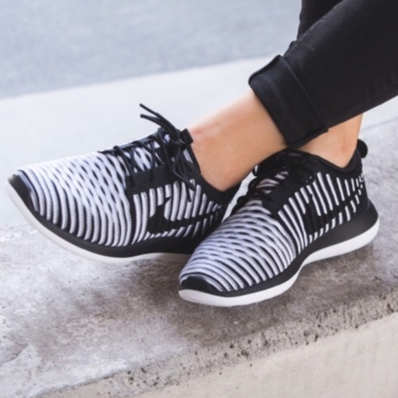 nike roshe two flyknit women's